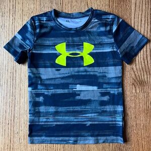 VGUC Under Armour dri fit athletic shirt size 6